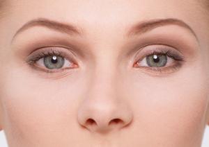 アイリフトをして若返りましょう。