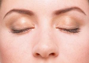 普段通りに生活しながらシミ治療を受ける方法